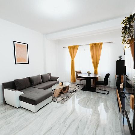 Cozy Aparthotel - Central City Suceava Extérieur photo