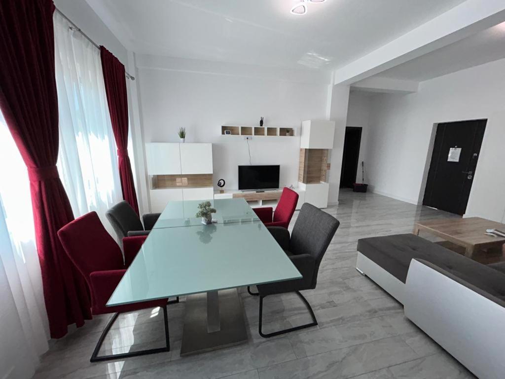 Cozy Aparthotel - Central City Suceava Extérieur photo